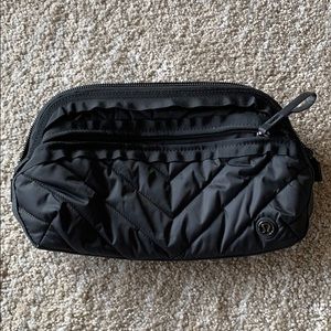 Lululemon toiletry case